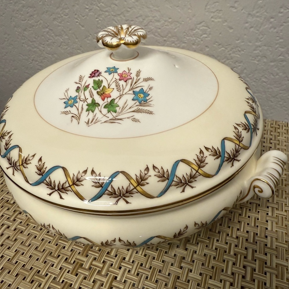 Sandringham Blue
by WEDGWOOD Vegetable Bowl with lid